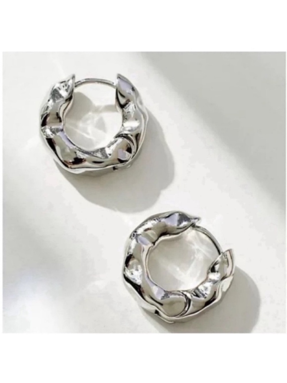 New! Glenn Silver Crinkle Huggie Earrings (1028) NWOT - Picture 2 of 4